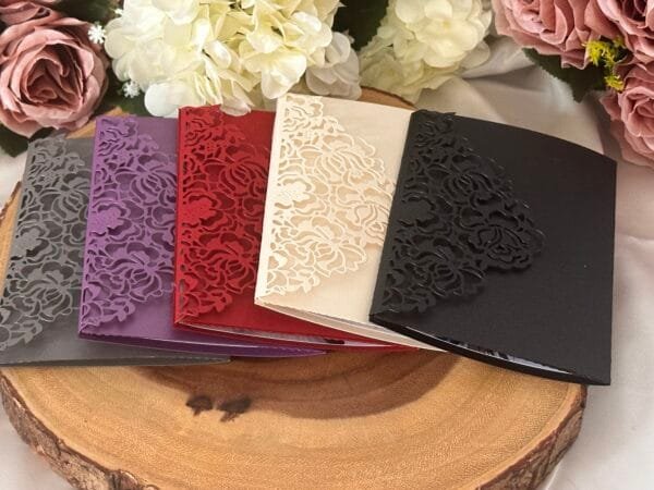 Invitatie eleganta cu decupaje