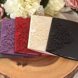 Invitatie eleganta cu decupaje