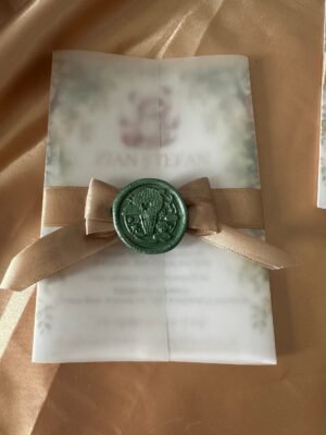 Invitatie vellum cu sigiliu parfumat