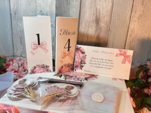 Număr de masă cu design floral și fundiță roz - imagine 5