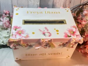 Cutie dar personalizată cu flori de cireșe și fluturi