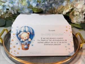 Plicuri personalizate pentru botez – model ursuleț în balon - imagine 3