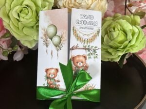Invitație botez ursuleț verde cu fundiță satinată - imagine 2