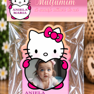 Mărturie Magnetică Personalizată – O Zi Roz cu Hello Kitty